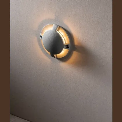 Lampada da parete da esterno resistente a spruzzi d’acqua, polvere e agenti atmosferici Elmo in alluminio pressofuso con luce a LED di F_A_N_ Europe