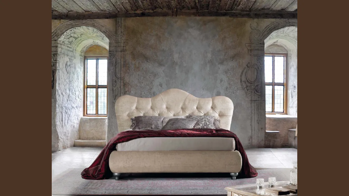 Letto in tessuto con testiera sagomata Bacio di Lettissimi