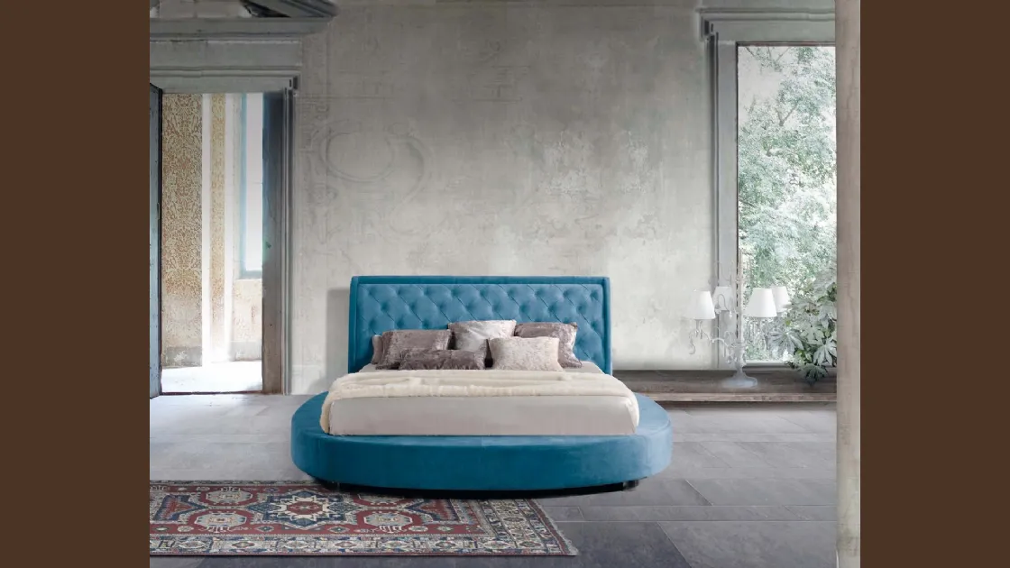 Letto tondo in tessuto con testiera trapuntata in lavorazione capitonné Charme di Lettissimi