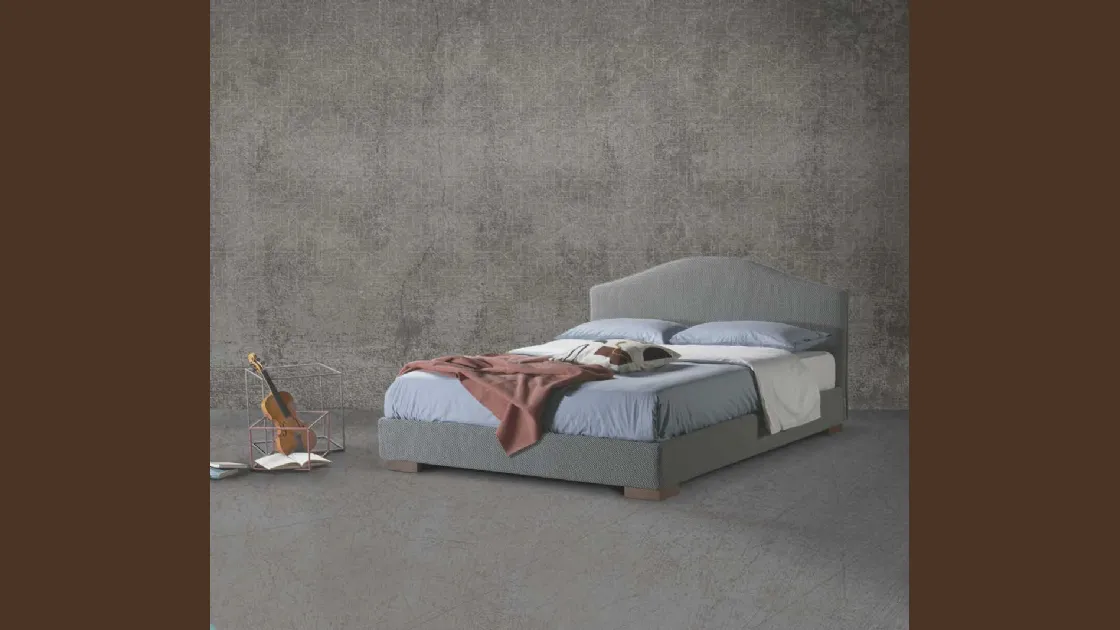 Letto in tessuto con testiera sagomata Cassiopea di Lettissimi