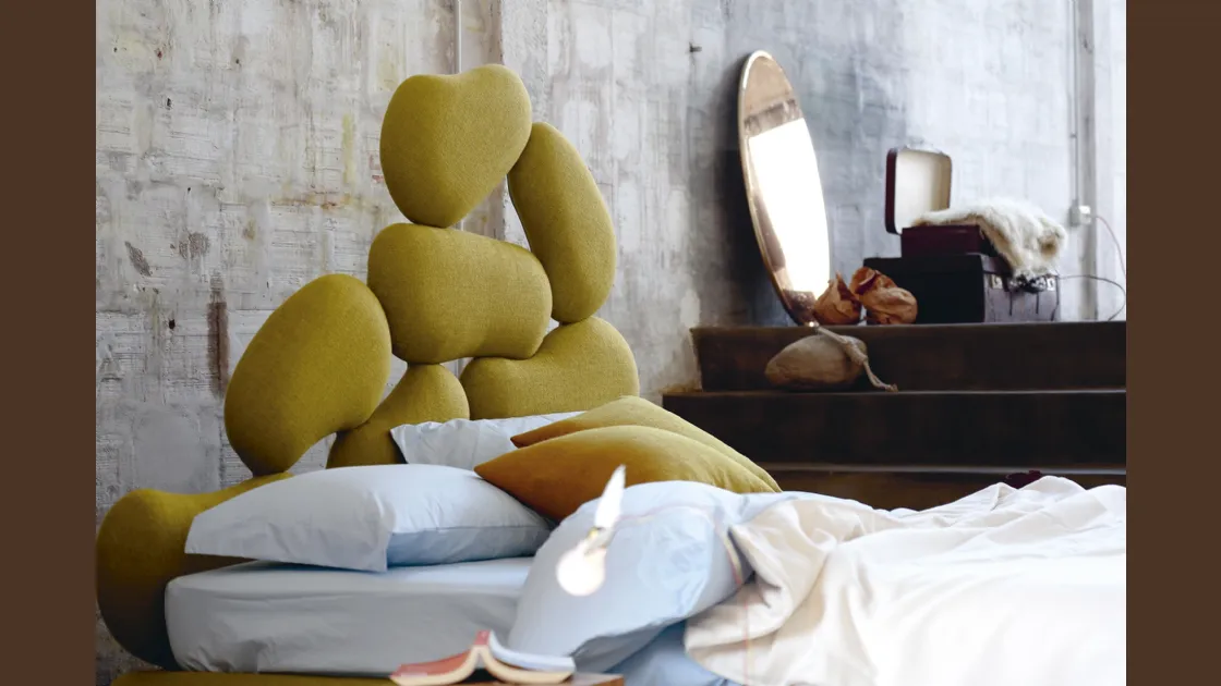 Letto con testiera scultura di design Stones di Noctis