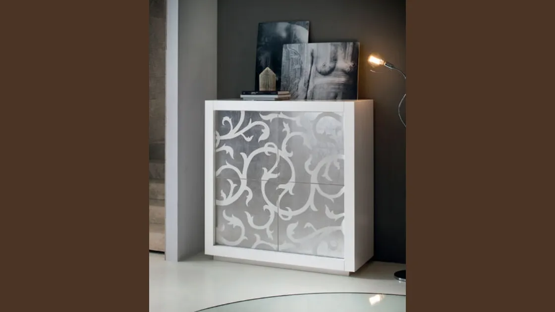 Madia alta Picasso in Rovere tinto bianco con anta a intarsio in Foglia Argento di Riflessi