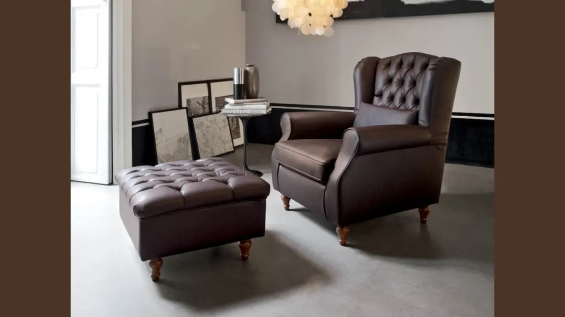 Poltrona classica rivestita in pelle con piedi in legno Vanessa di Rigosalotti